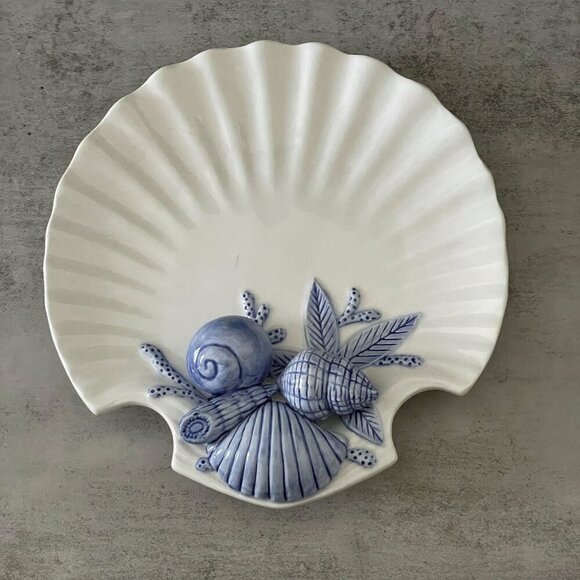 Vintage Fitz and Floyd 1991 White Scallop Blue Seashells 9" Ceramic Plate - Picture 1 of 8